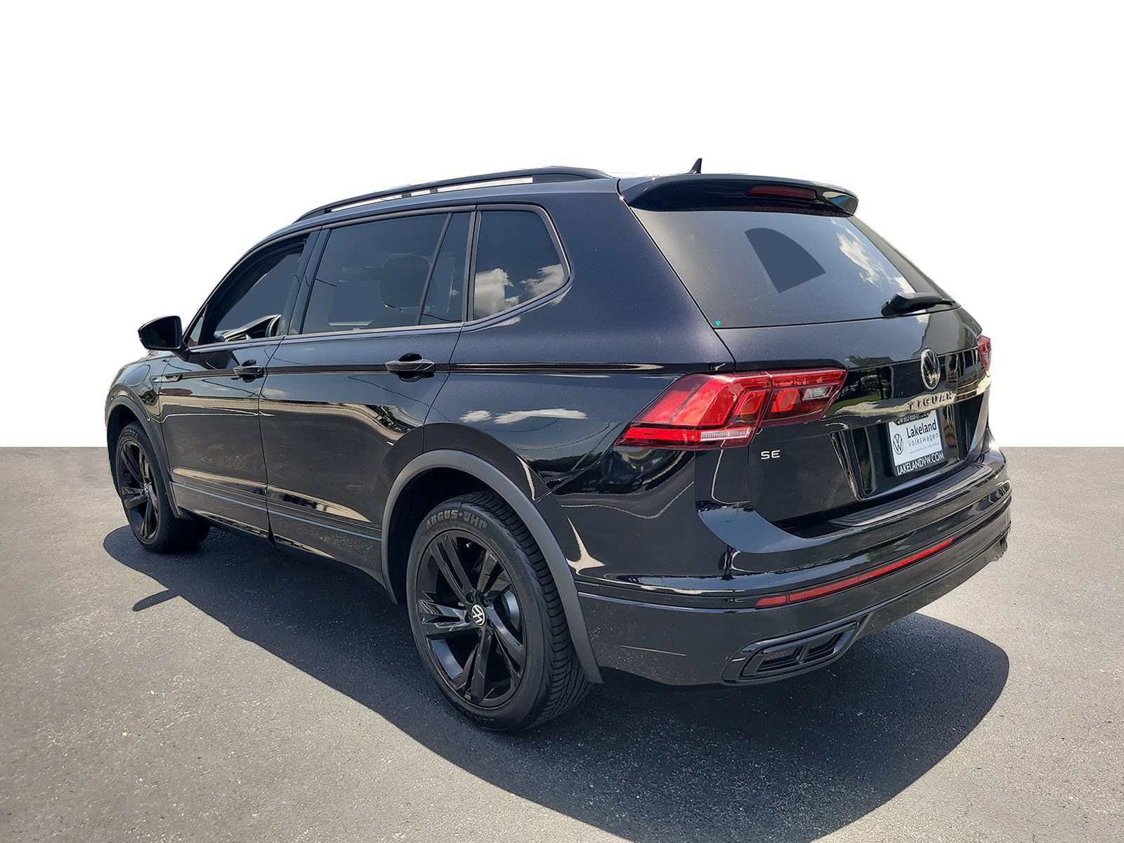 Used 2023 Volkswagen Tiguan SE R-Line FWD image 4