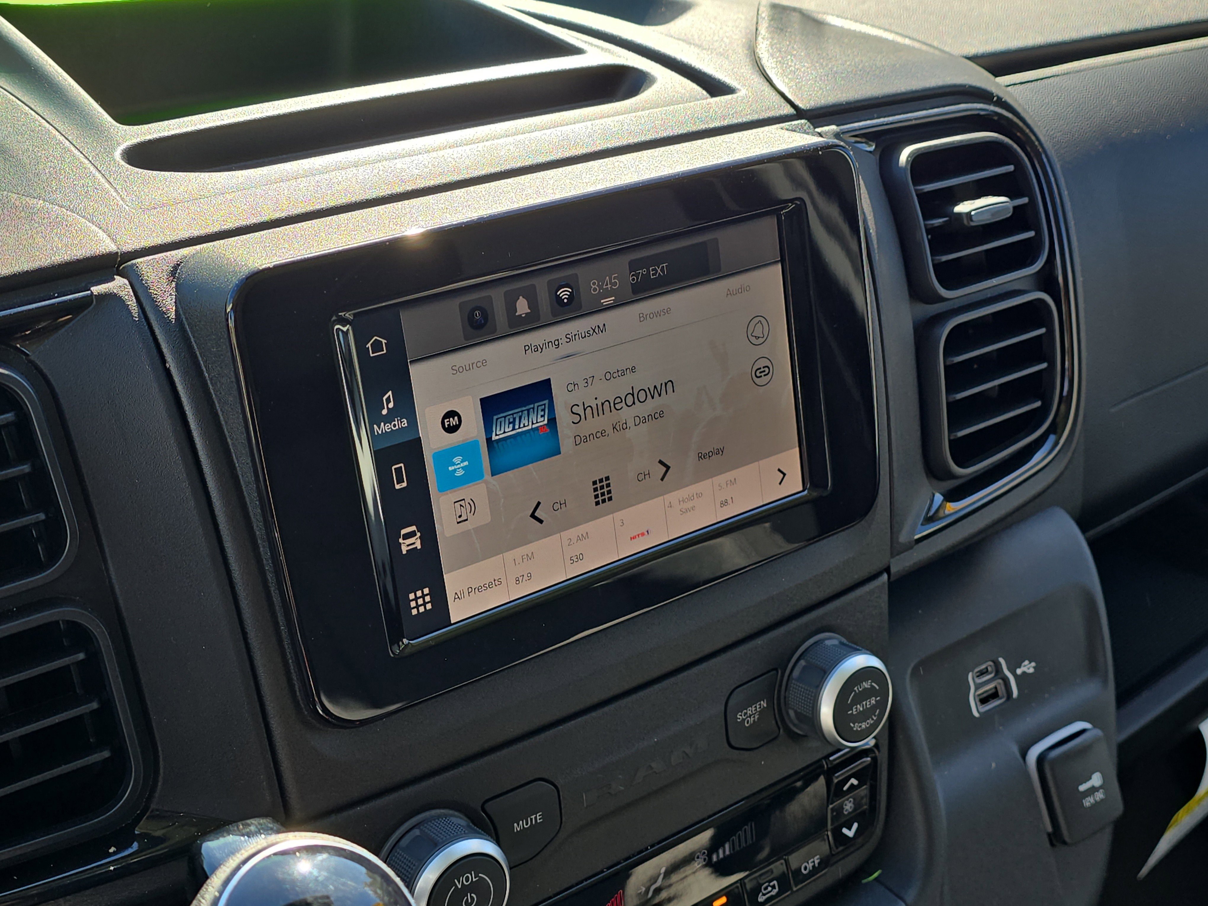 Used 2025 RAM ProMaster 2500 w/ Storage Group image 17