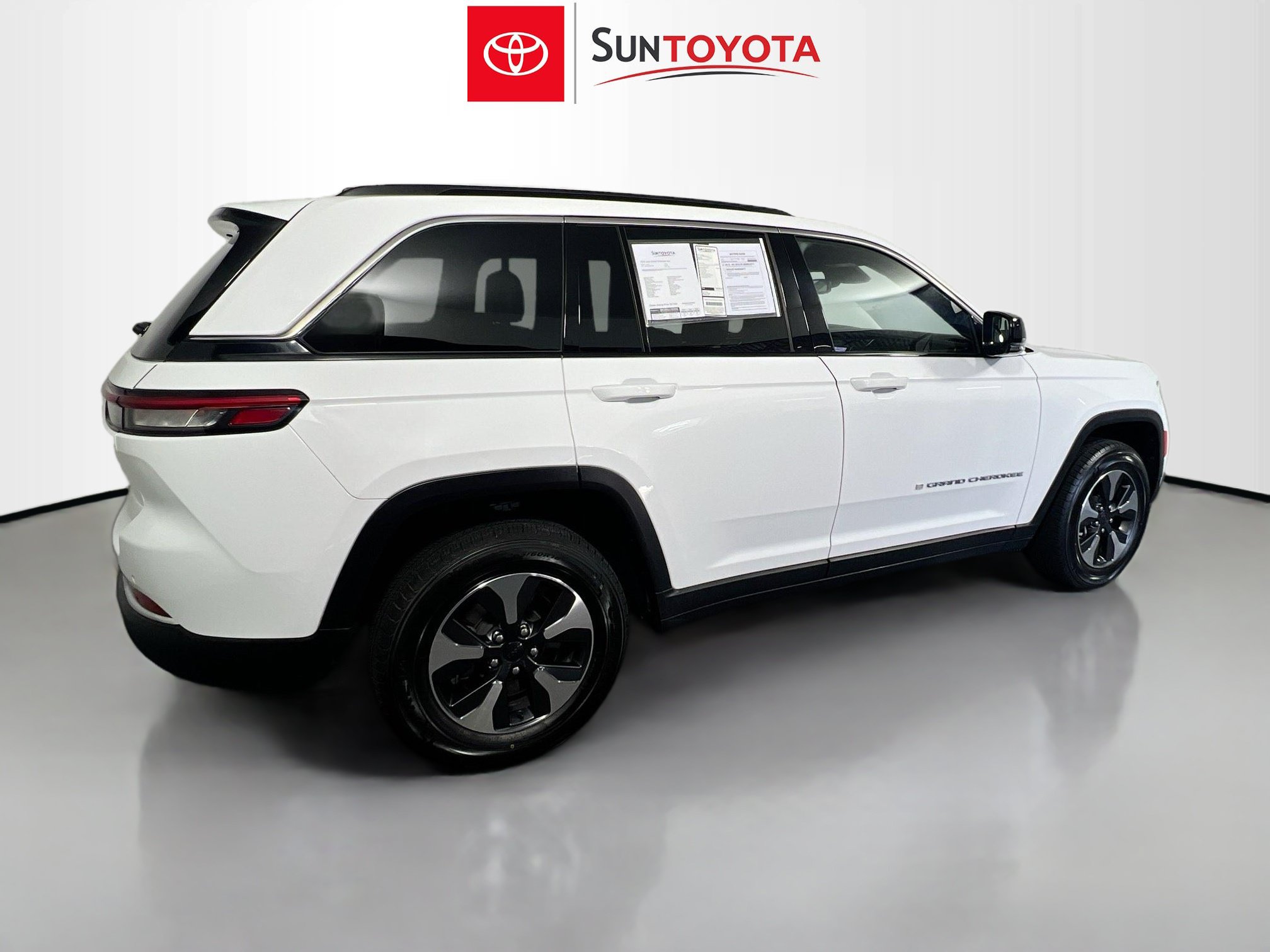 Used 2024 Jeep Grand Cherokee Limited 4xe AWD/4WD image 4