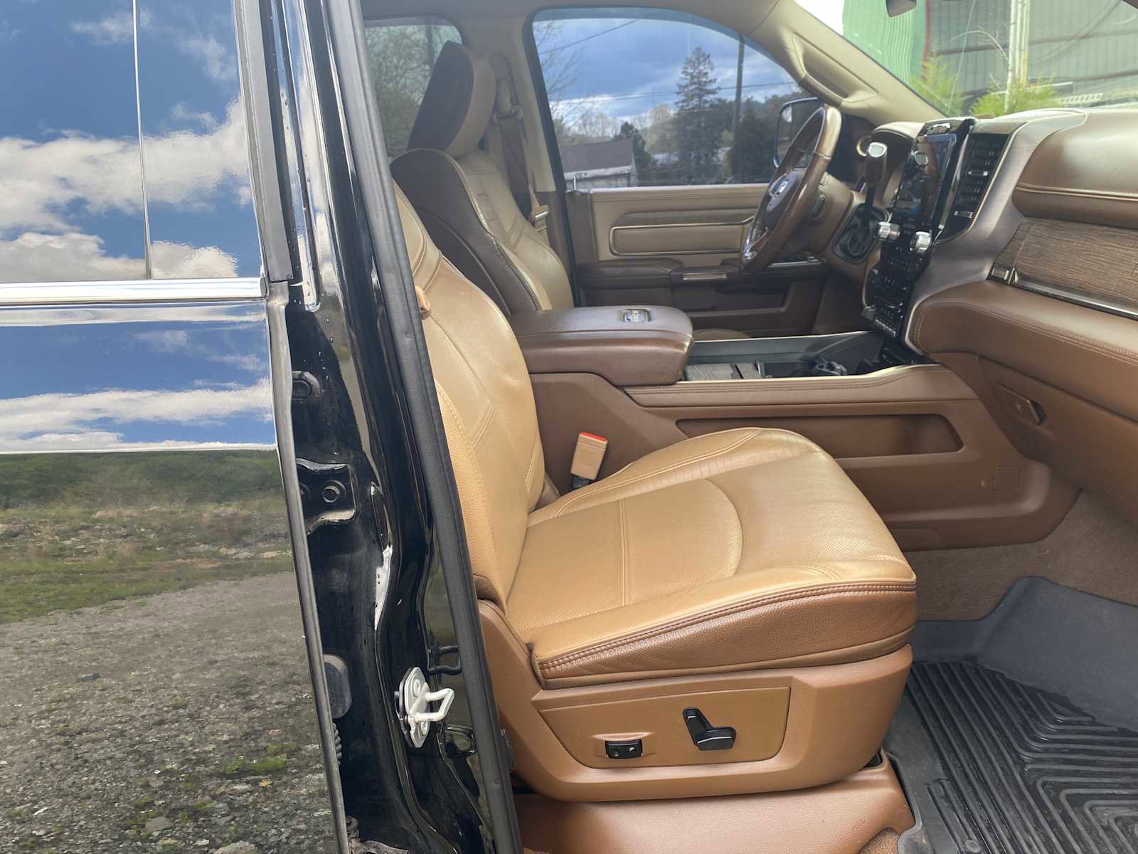 Used 2019 RAM 2500 Limited AWD/4WD image 34