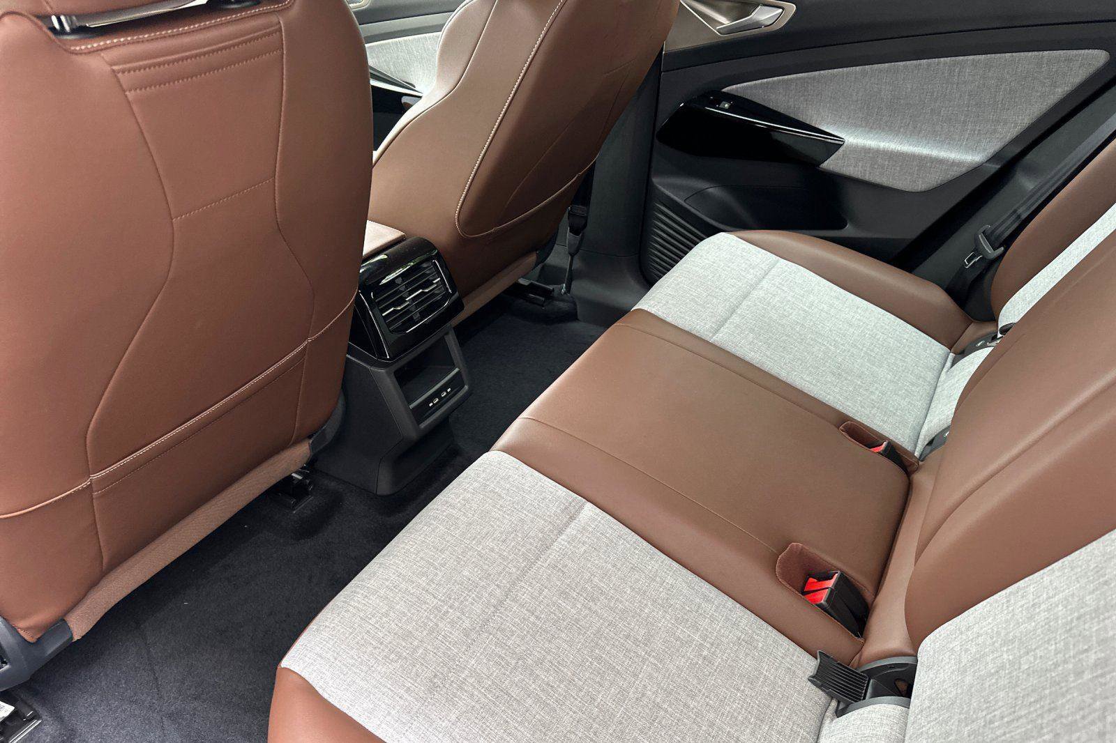 New 2025 Volkswagen ID.4 Pro image 11