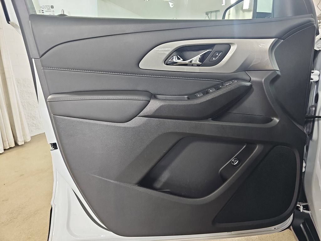 Certified 2023 Chevrolet Traverse LT w/ LPO, Floor Liner Package AWD/4WD image 34