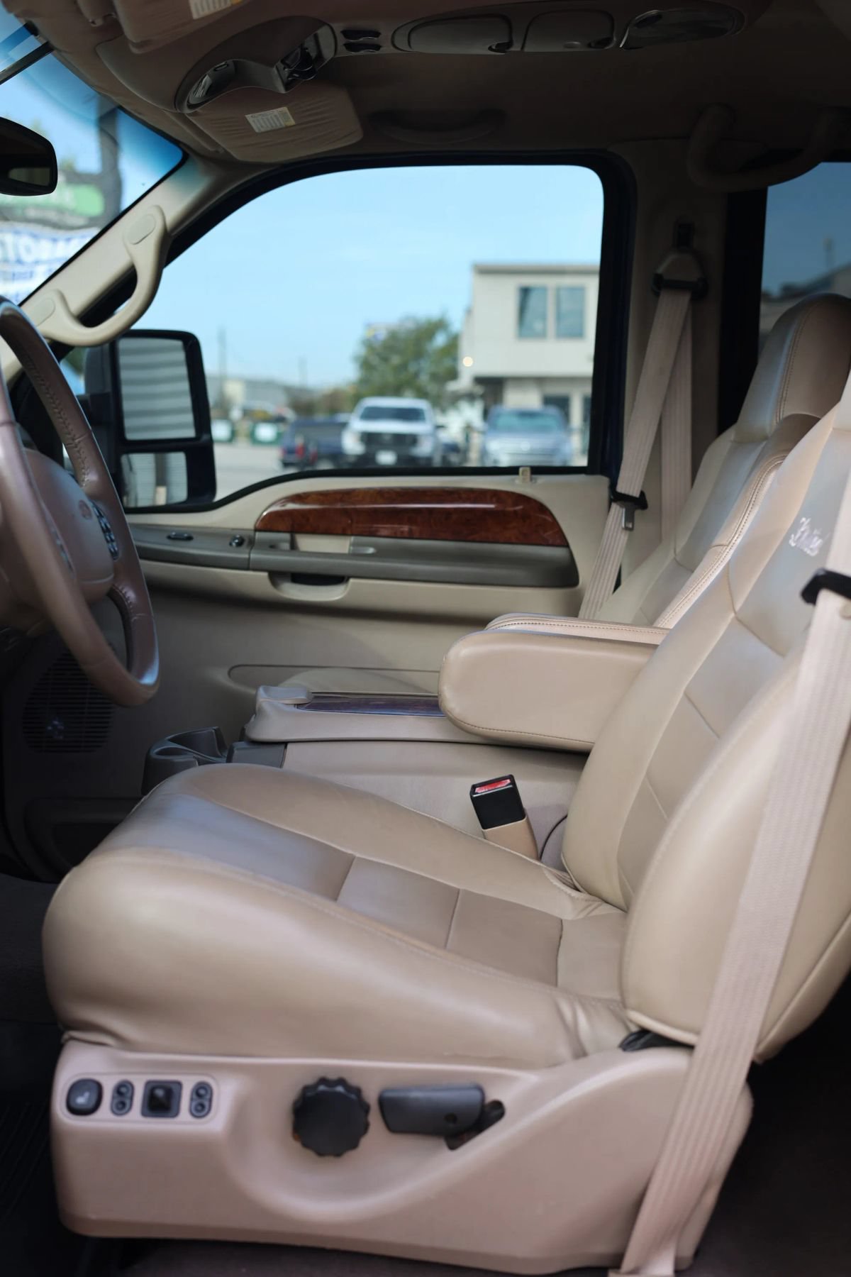 Used 2002 Ford Excursion Limited AWD/4WD image 21