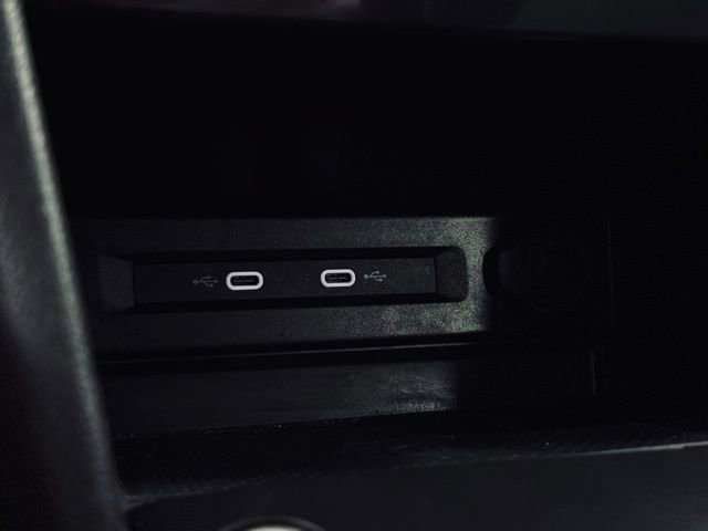 Used 2022 Volkswagen Tiguan SE w/ Panoramic Sunroof Package image 32