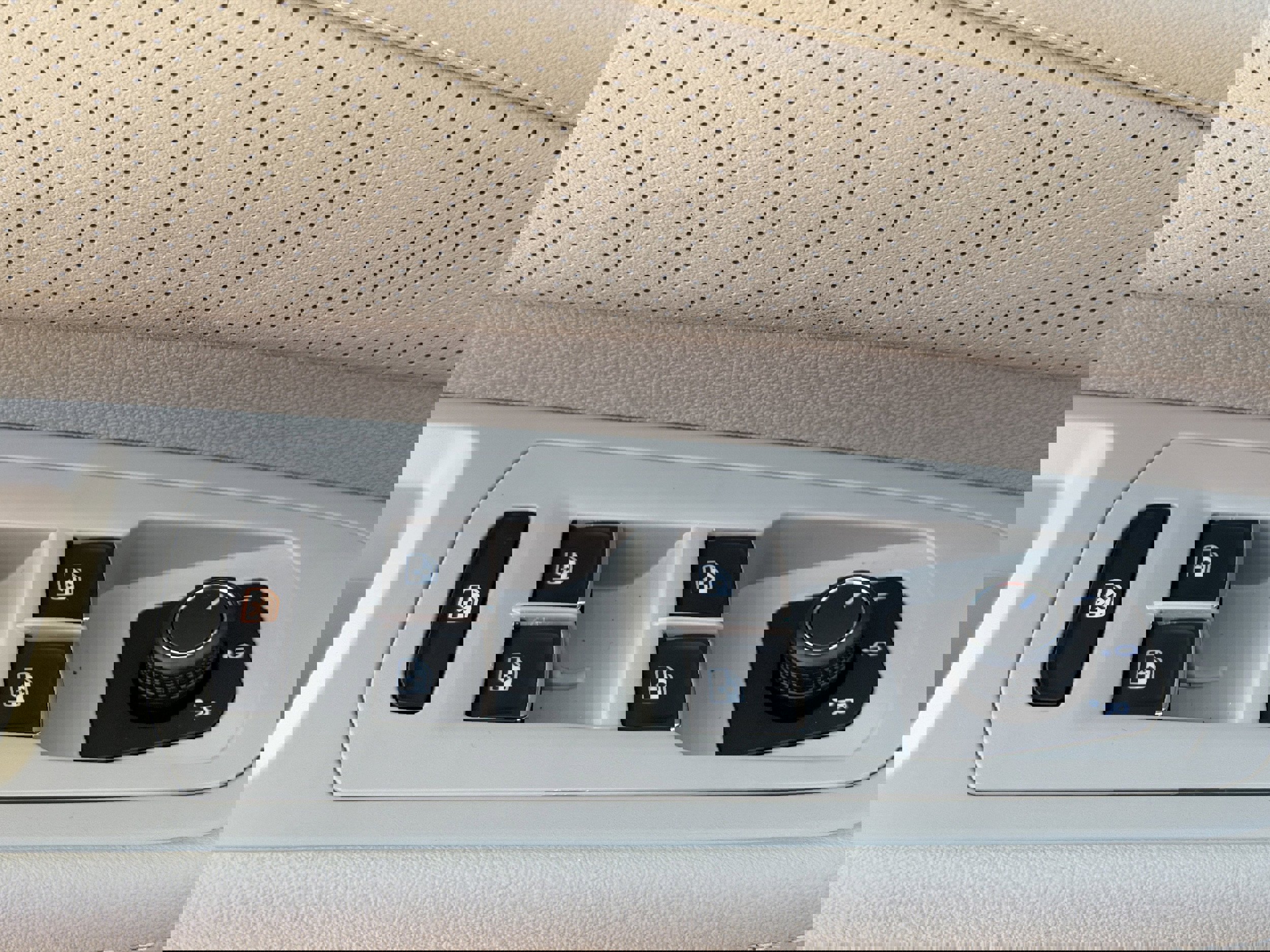 New 2026 Volkswagen Atlas SE image 16