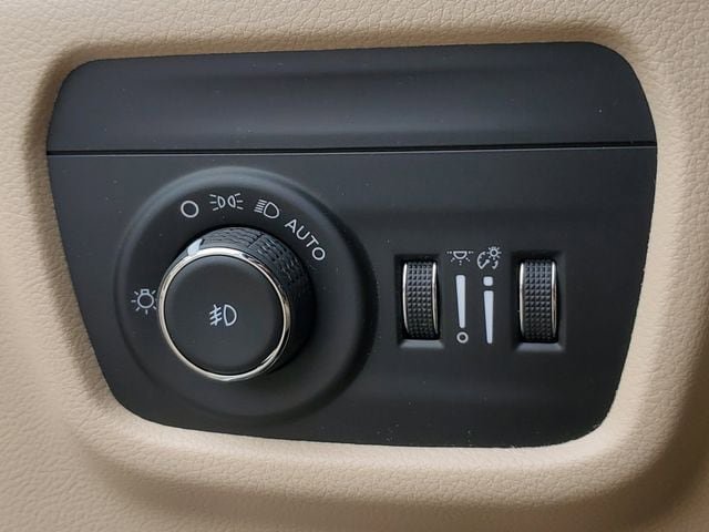 Certified 2024 Jeep Grand Cherokee Limited RWD image 37