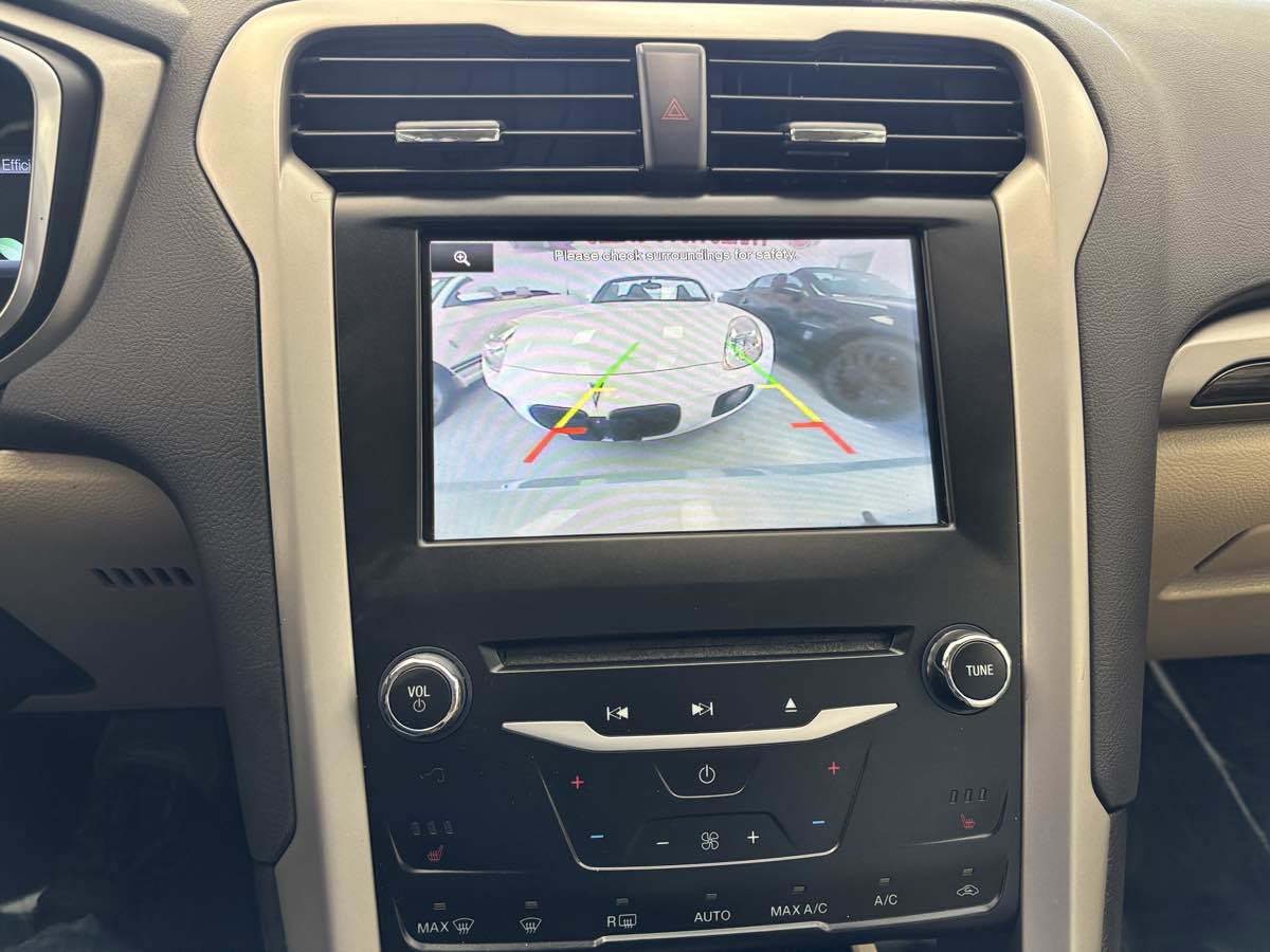 Used 2014 Ford Fusion SE w/ Equipment Group 502A image 17