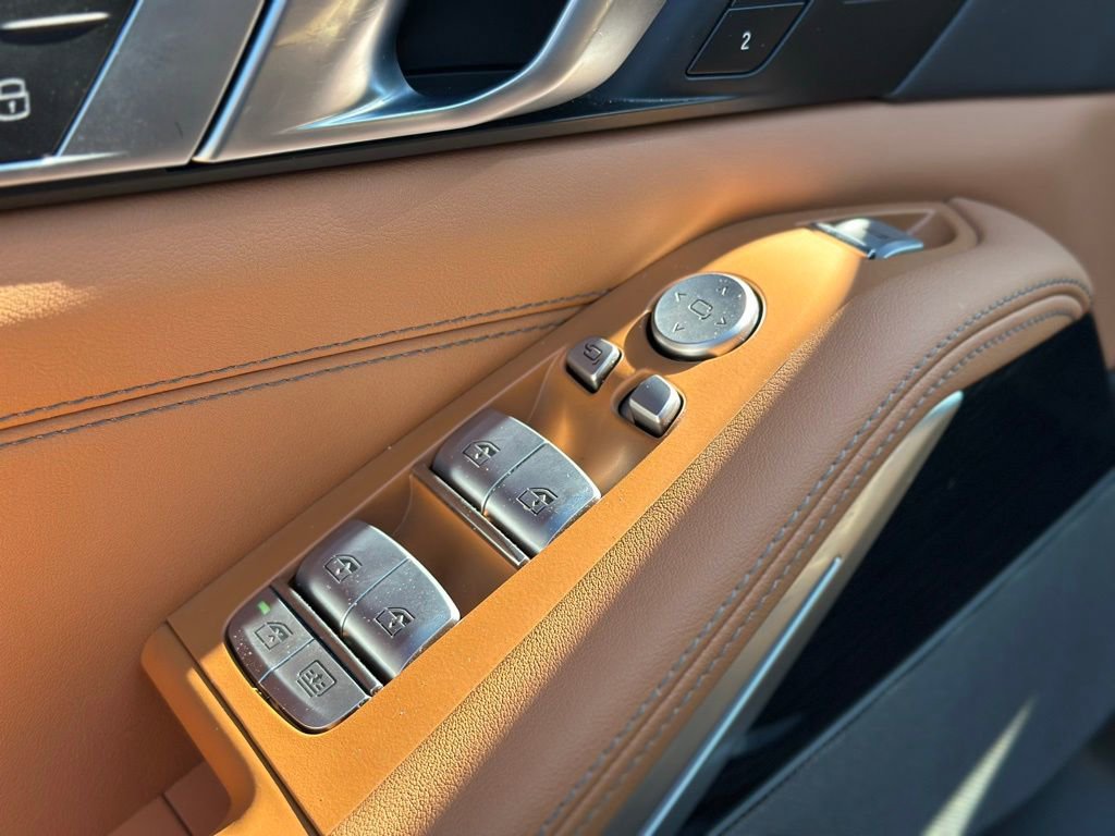 Used 2025 BMW X7 xDrive40i w/ M Sport Package image 18