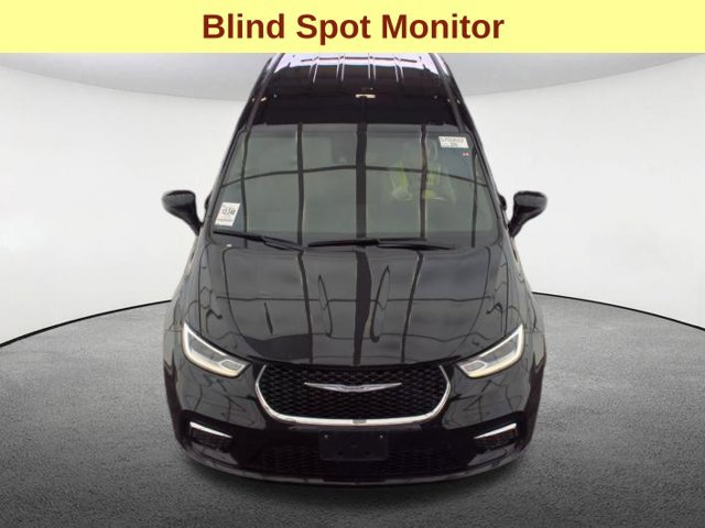 Used 2026 Chrysler Pacifica Select FWD image 4