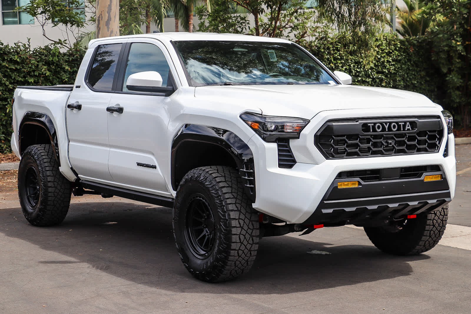 Used 2025 Toyota Tacoma SR5 AWD/4WD image 3