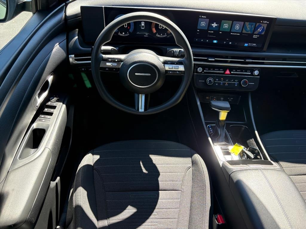 Certified 2025 Hyundai Santa Cruz SE FWD image 19