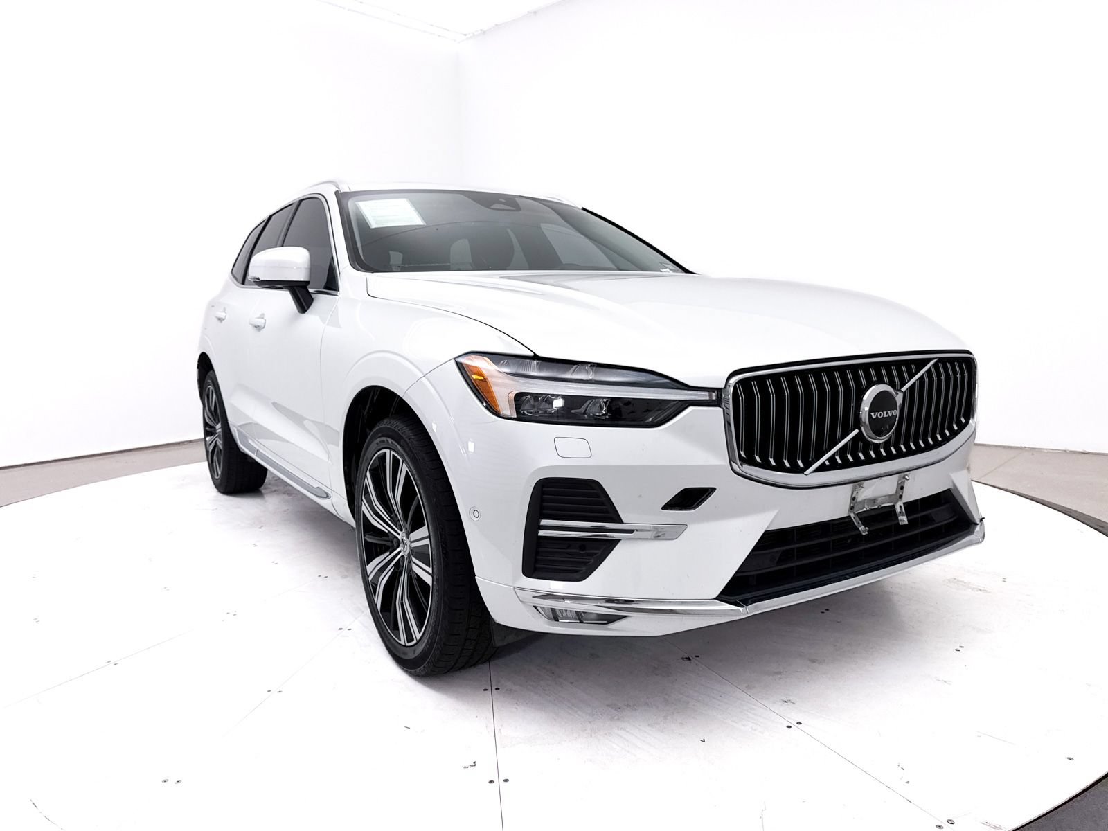 Used 2023 Volvo XC60 B5 Plus w/ Protection Package Premier FWD image 12