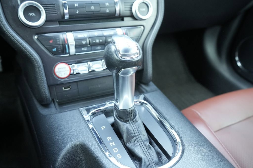 Used 2015 Ford Mustang Premium image 31