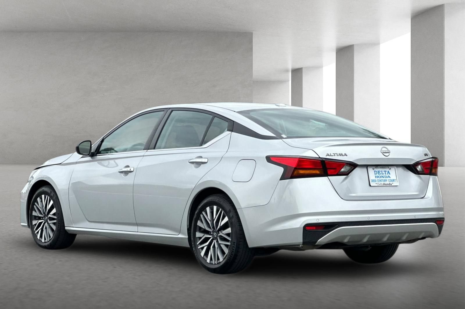 Used 2024 Nissan Altima 2.5 SV FWD image 6