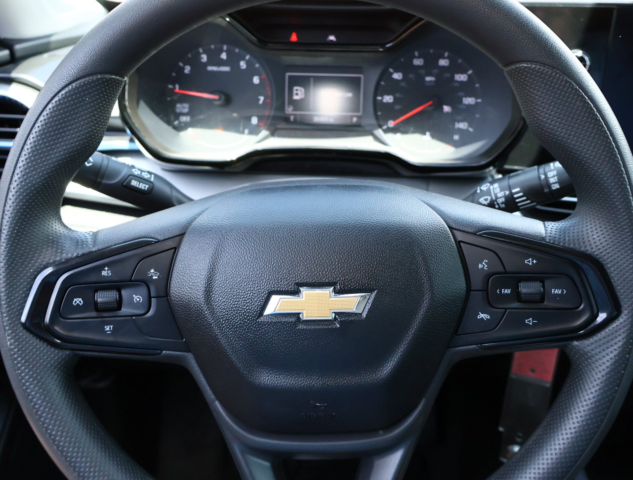 Used 2025 Chevrolet Trax LS w/ LS Convenience Package FWD image 11