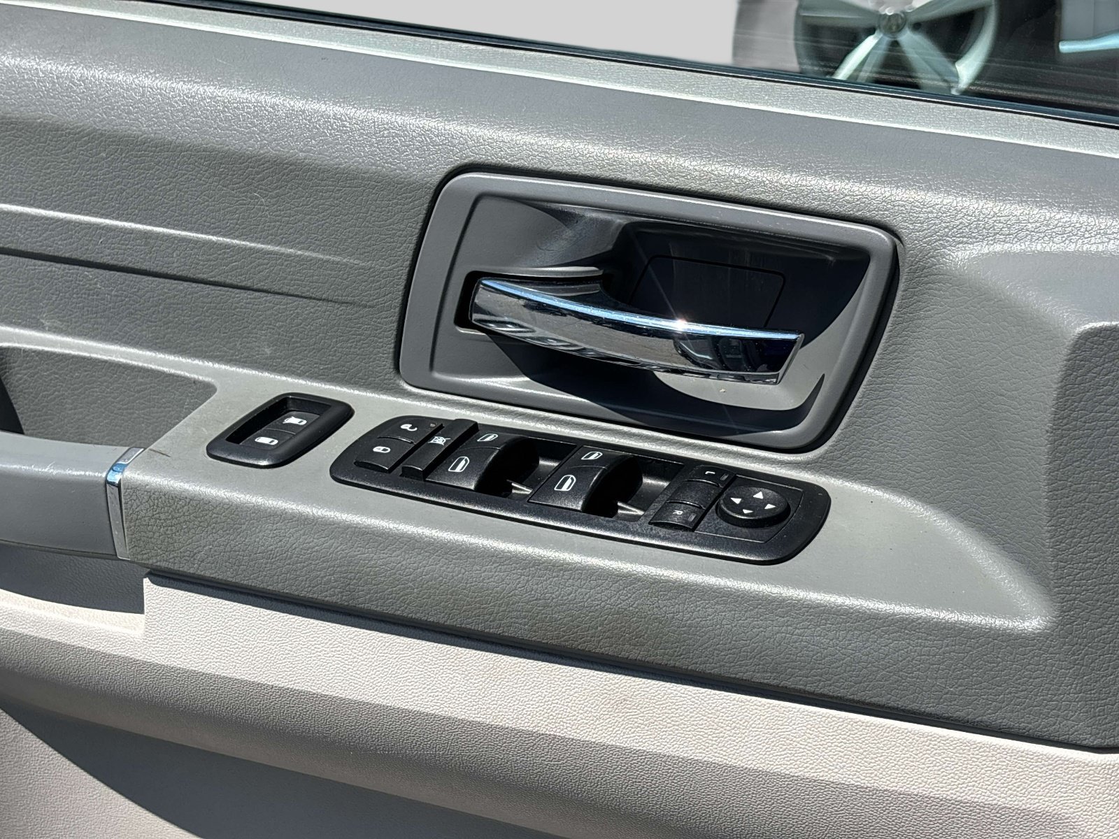 Used 2010 Chrysler Town & Country LX w/ PWR Convenience Group FWD image 20