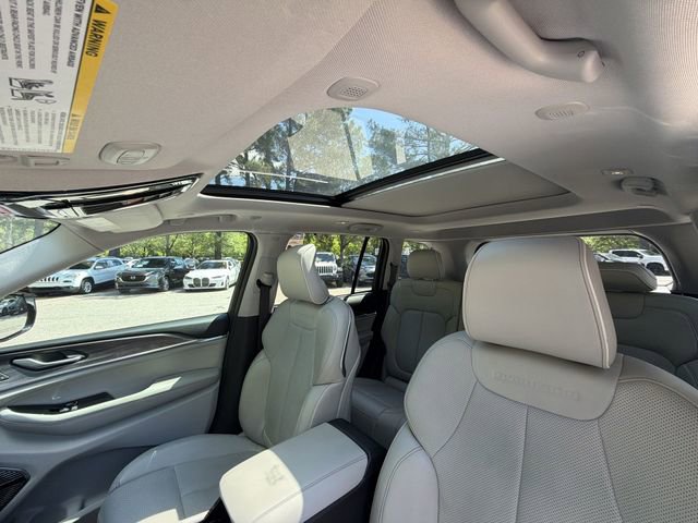 Used 2022 Jeep Grand Cherokee Overland w/ Luxury Tech Group IV AWD/4WD image 22