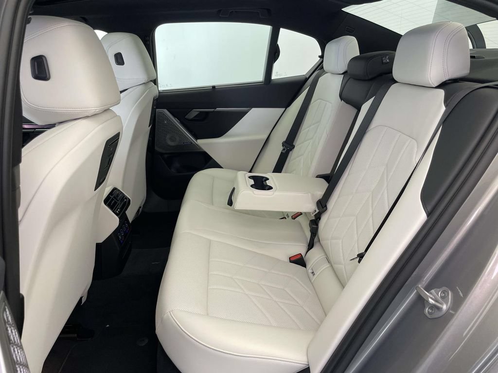 New 2027 BMW 550e xDrive w/ Executive Package AWD/4WD image 16