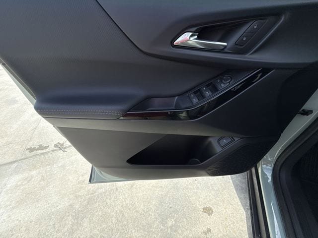 Used 2026 Chevrolet Equinox LT w/ Convenience Package II FWD image 13