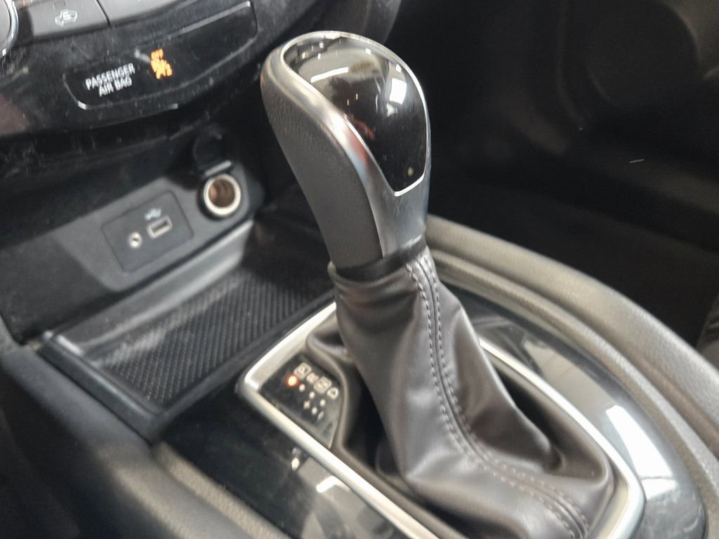 Used 2019 Nissan Rogue SV image 25