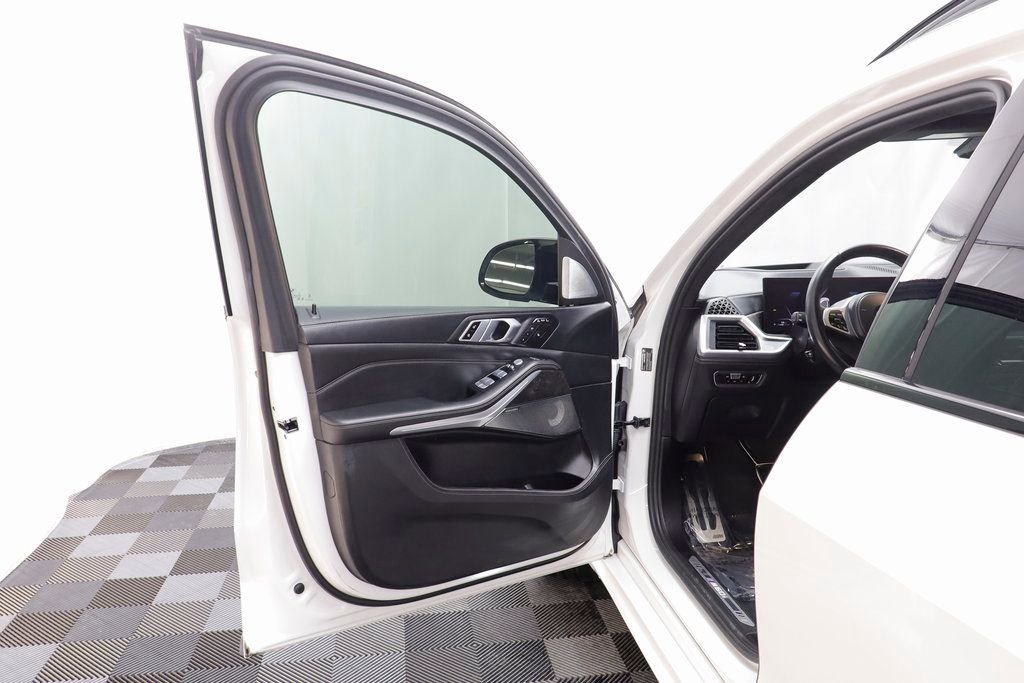 Certified 2023 BMW X7 M60i image 5