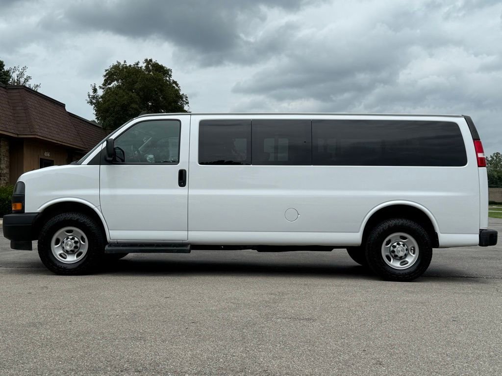 Used 2022 Chevrolet Express 3500 LS RWD image 2