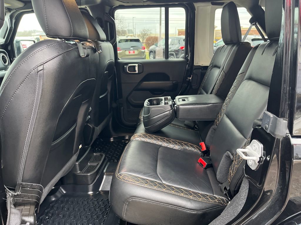 Used 2022 Jeep Wrangler Unlimited Sahara image 25