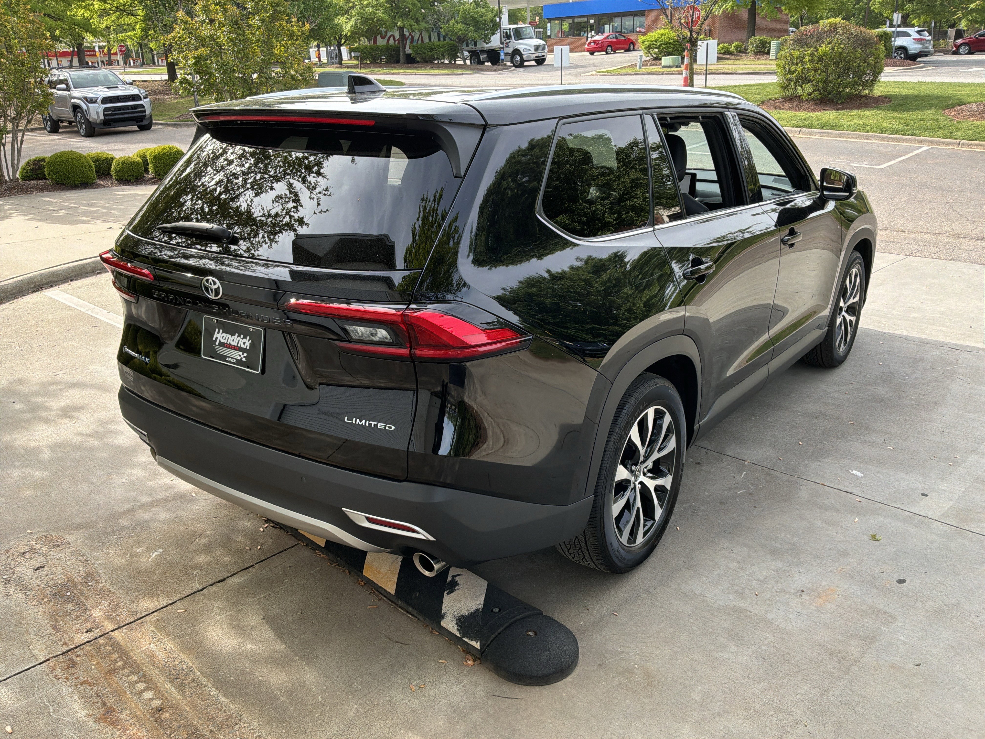 Used 2024 Toyota Grand Highlander AWD Hybrid image 10