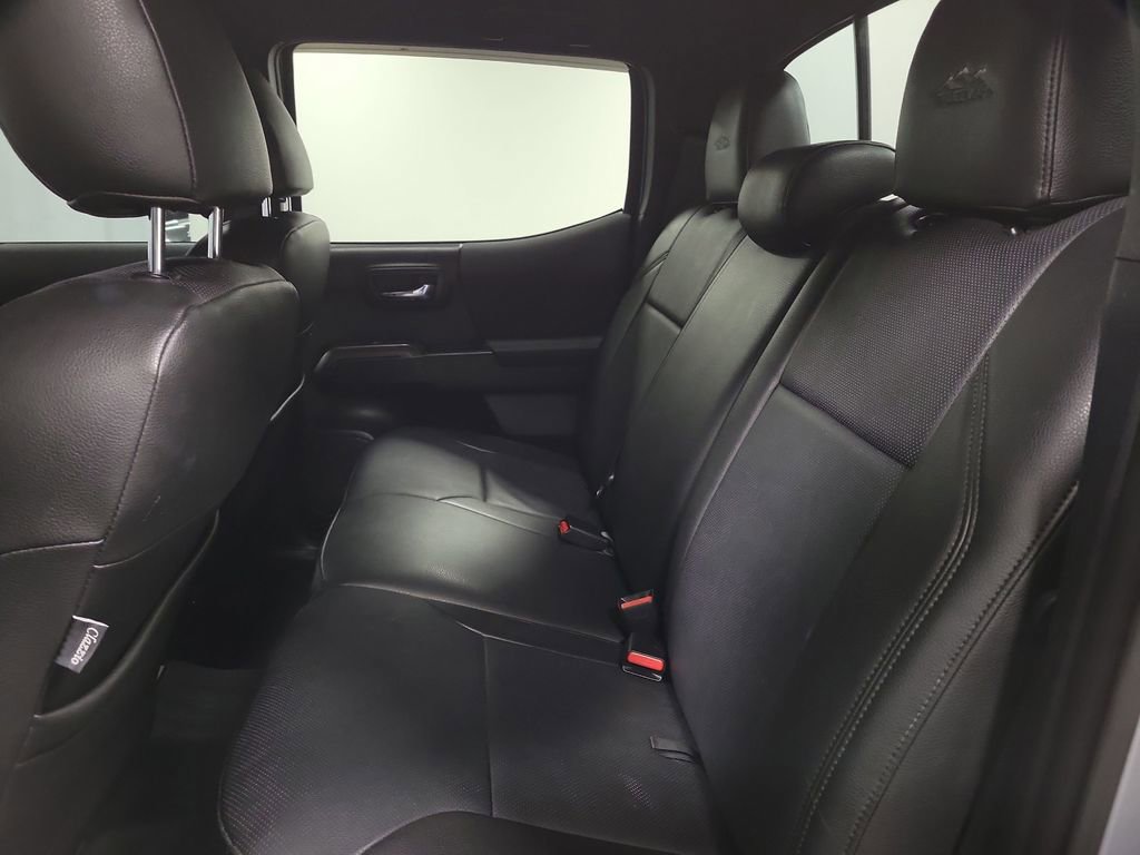 Used 2018 Toyota Tacoma TRD Sport image 19