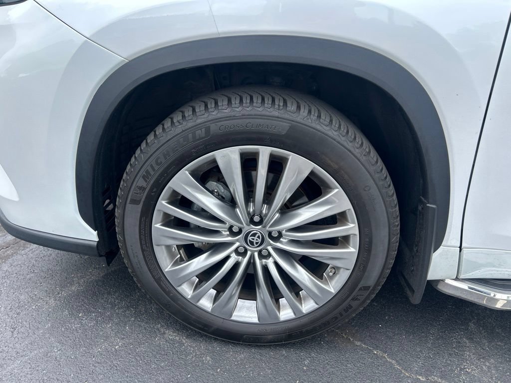 Certified 2024 Toyota Highlander Platinum AWD/4WD image 29