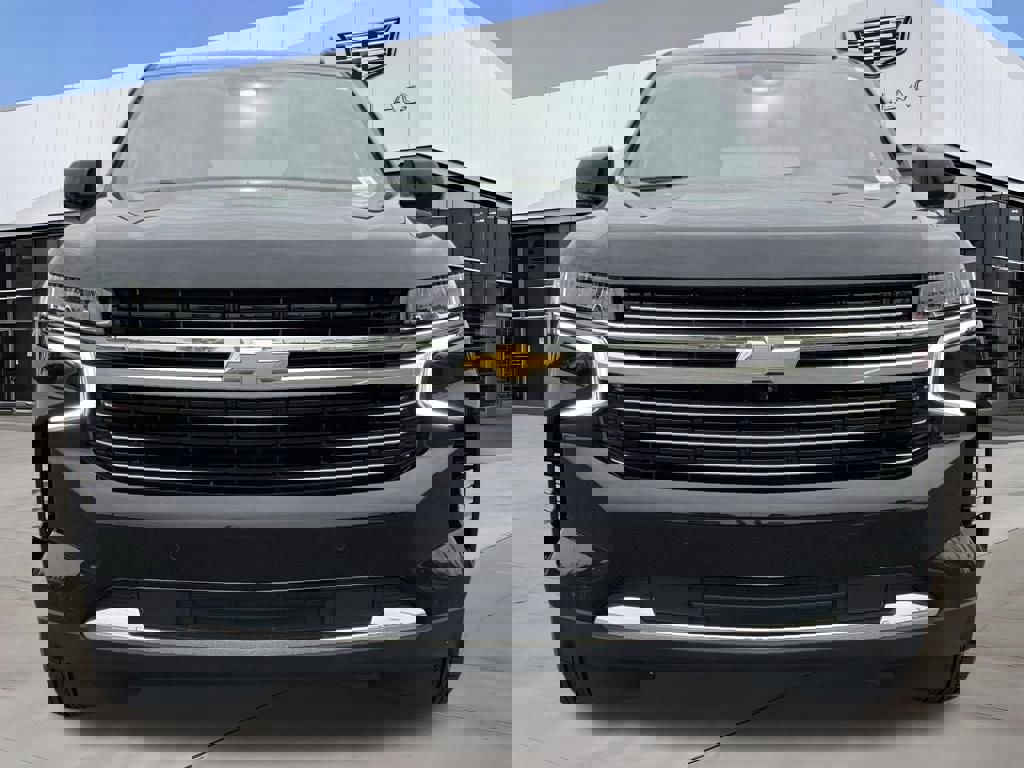 Used 2023 Chevrolet Suburban LT w/ Luxury Package AWD/4WD image 4