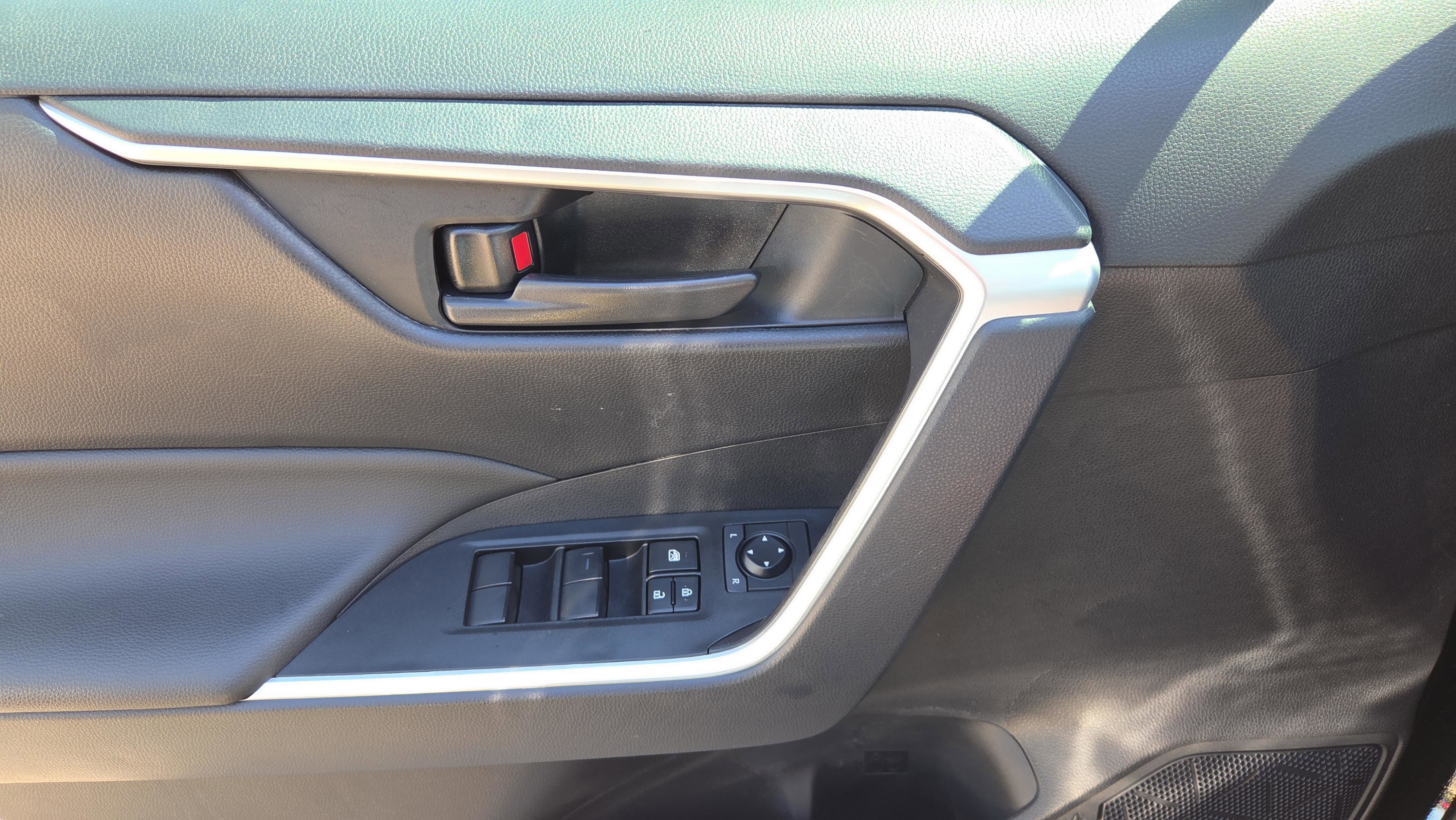 Certified 2025 Toyota RAV4 LE image 22