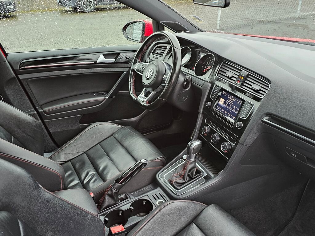 Used 2015 Volkswagen Golf image 11