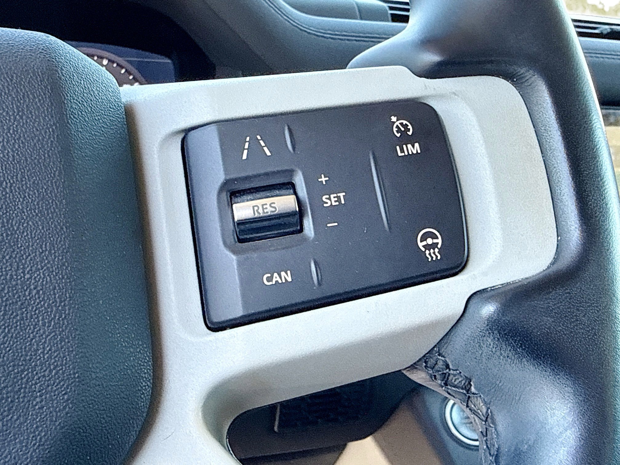 Used 2021 Land Rover Defender 90 First Edition image 39