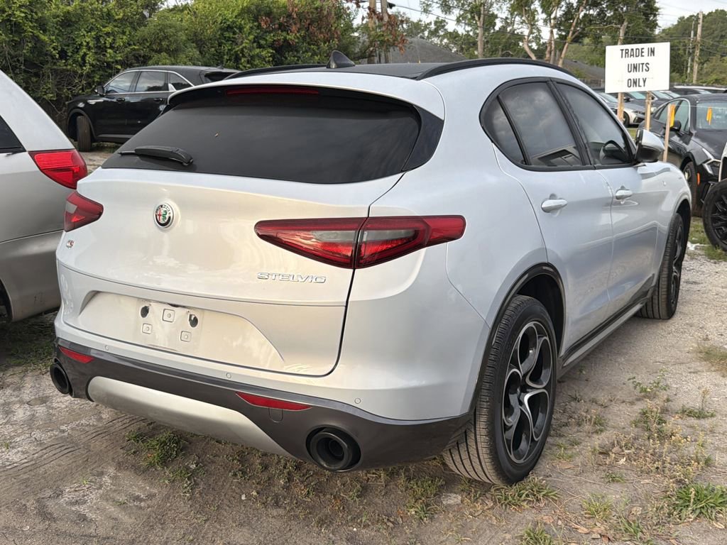 Used 2022 Alfa Romeo Stelvio Ti AWD/4WD image 8