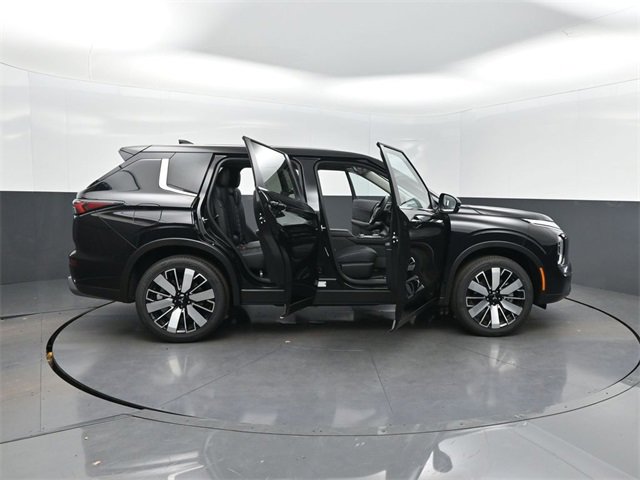 New 2025 Mitsubishi Outlander SE image 37