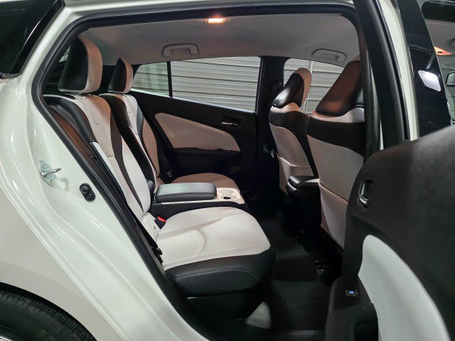 Used 2018 Toyota Prius Prime Advanced image 16