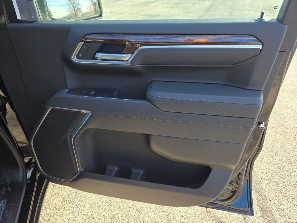 New 2026 GMC Sierra 1500 SLE w/ Preferred Package image 5