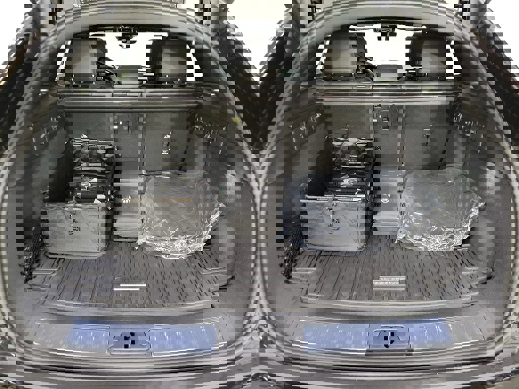 New 2026 Land Rover Range Rover Velar Dynamic SE image 27