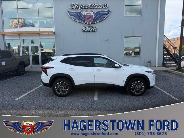 Used 2025 Chevrolet Trax LT w/ LT Convenience Package FWD image 1