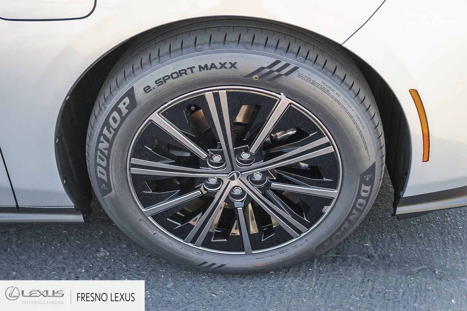New 2026 Lexus ES 350e FWD image 9