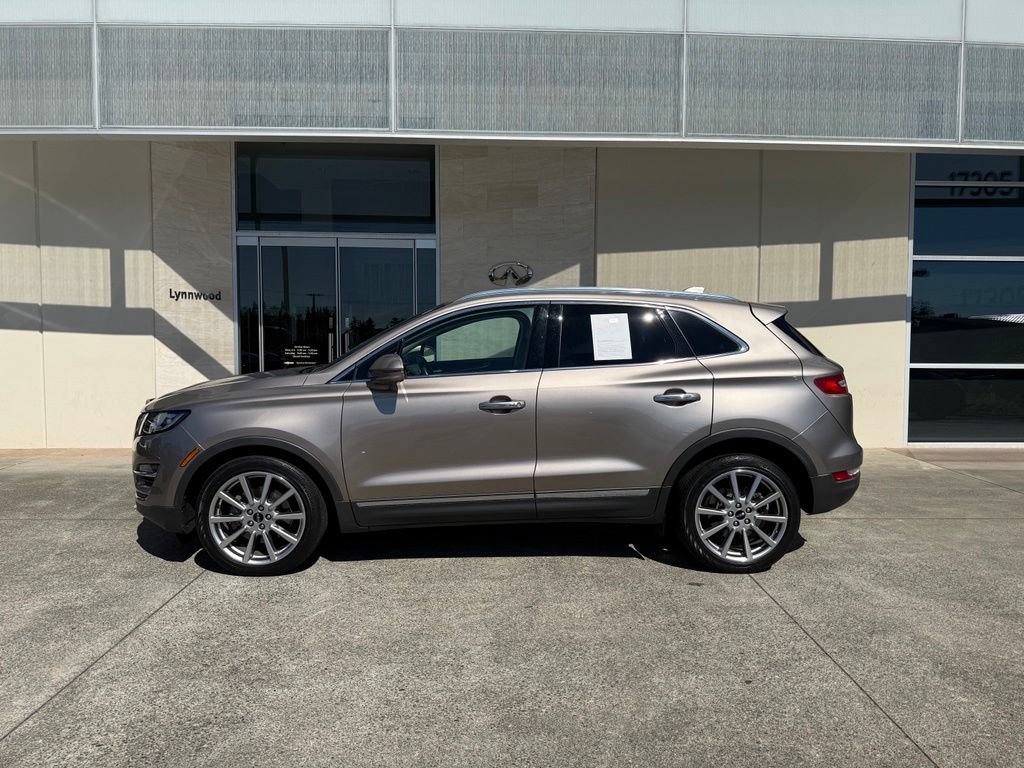 Used 2019 Lincoln MKC Reserve w/ MKC Climate Package FWD image 2