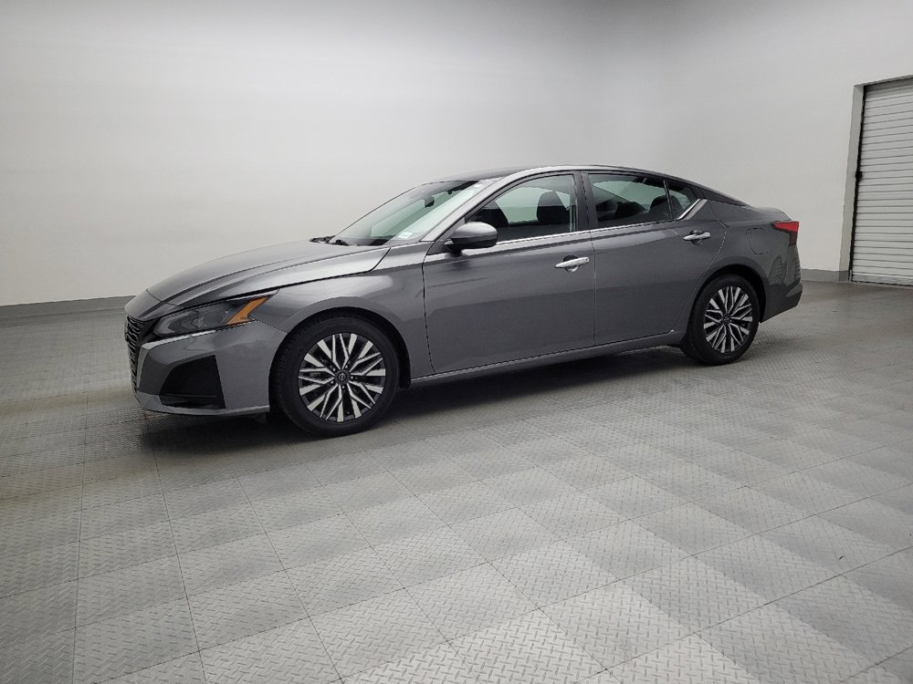 Used 2023 Nissan Altima 2.5 SV image 2