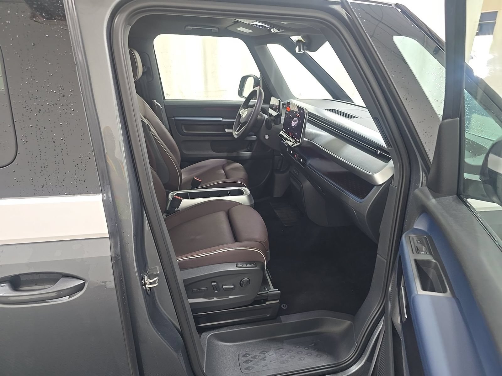 Used 2025 Volkswagen ID. Buzz 1st Edition AWD/4WD image 14
