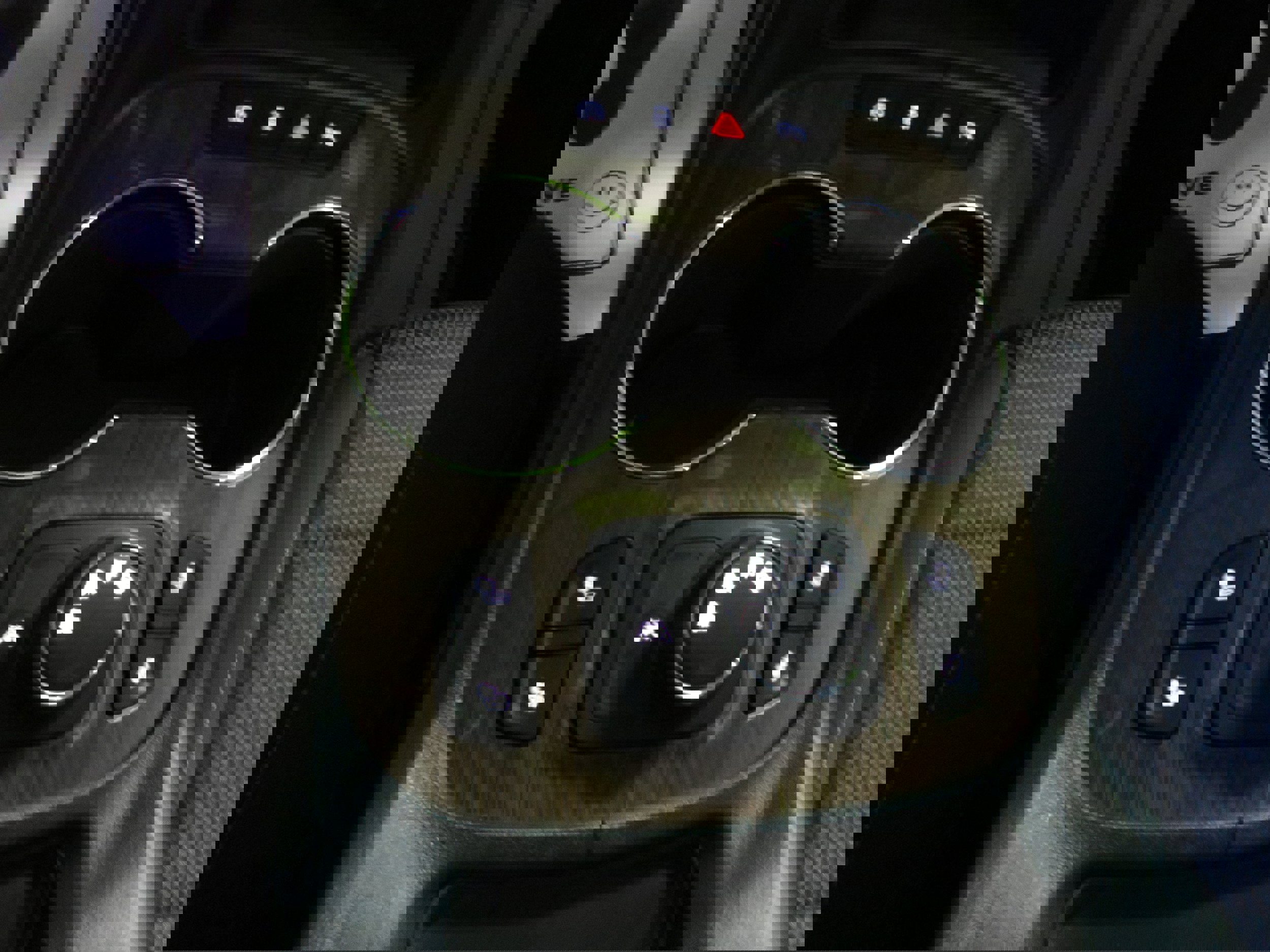 Used 2023 GMC Acadia SLE w/ Driver Convenience Package image 13