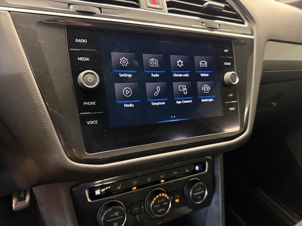 Used 2021 Volkswagen Tiguan SE R-Line w/ 3rd Row Seat Package image 22