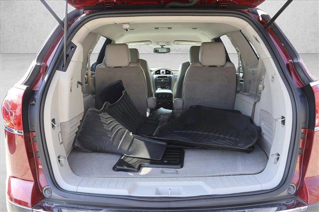 Used 2011 Buick Enclave CXL image 24