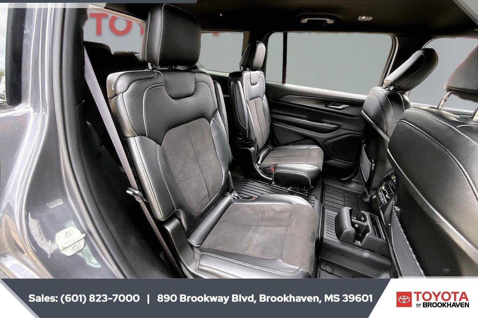 Used 2023 Jeep Grand Cherokee L Laredo AWD/4WD image 20