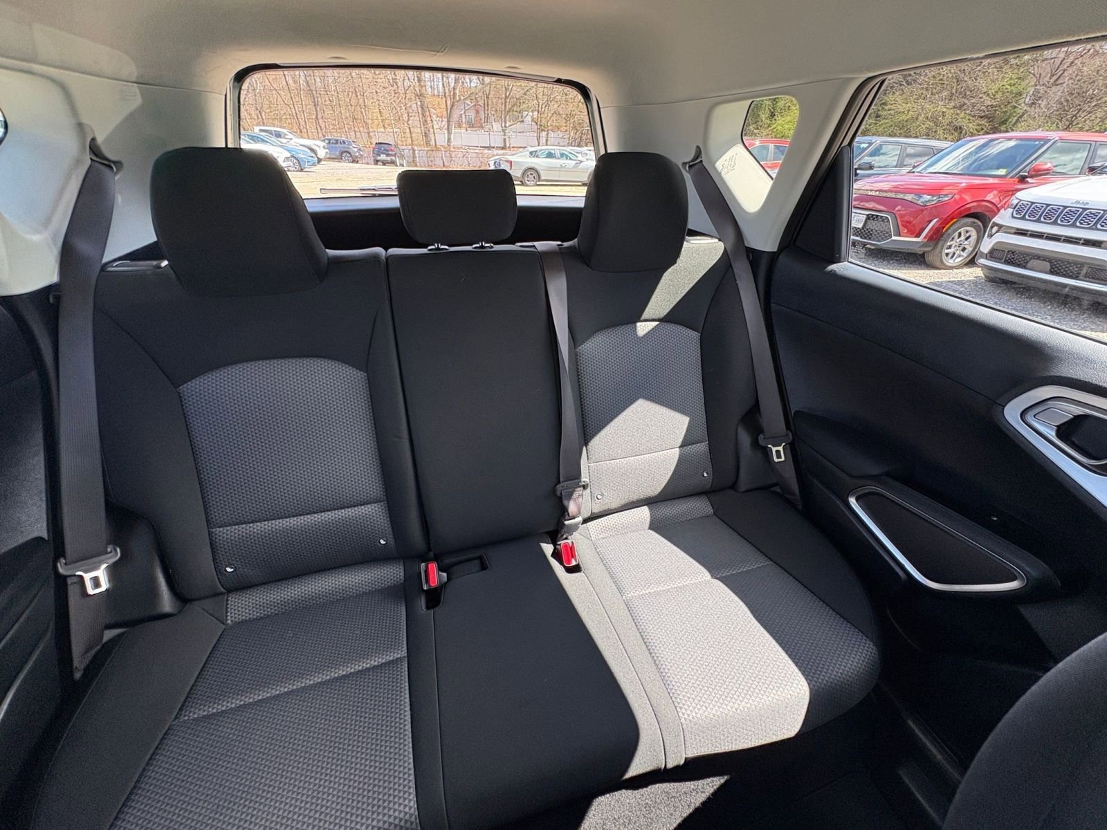 Used 2025 Kia Soul LX w/ LX Technology Package FWD image 34