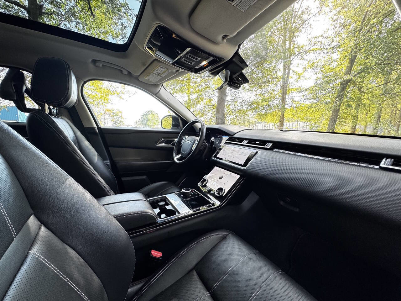 Used 2018 Land Rover Range Rover Velar S image 10